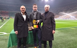 La jeunesse au pouvoir : l'arbitre français Letexier, âgé de 35 ans, remporte le prix Campanati